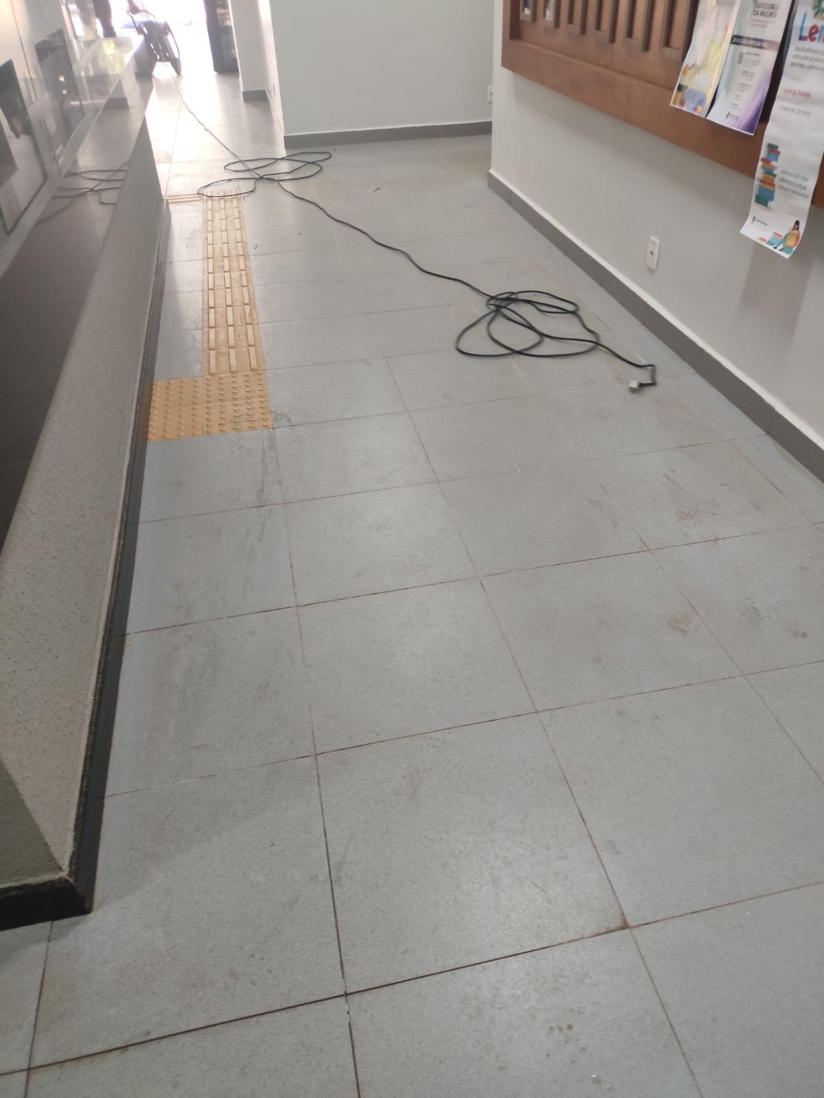 limpeza de pisos em Goiânia - restauração de piso com brilho intenso em Goiânia