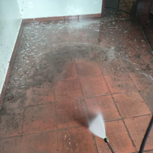 limpeza de piso com produto profissional em Goiânia